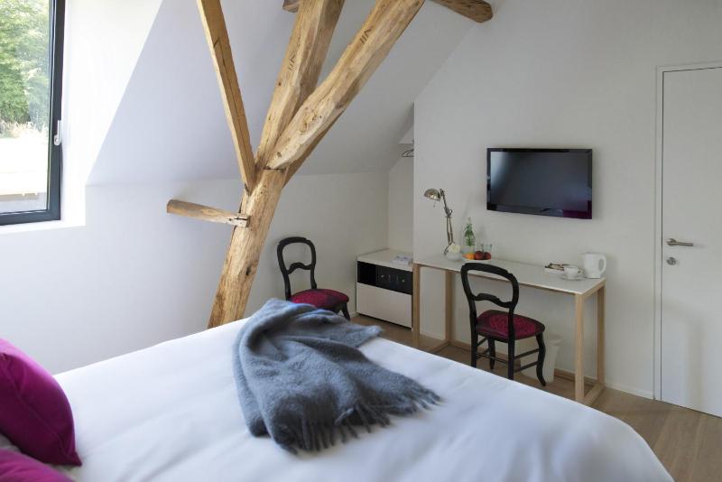 Standard Economy Double Room image 3