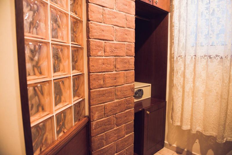 Standard Double Room image 3