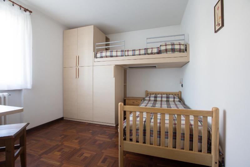 One-Bedroom Apartment image 4