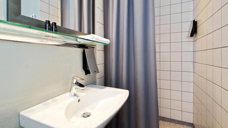 Executive Twin Room image 4