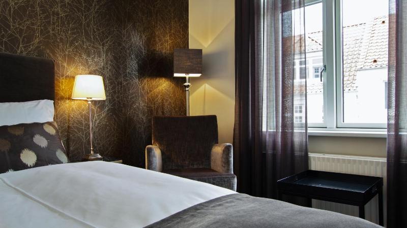 Executive Twin Room image 2