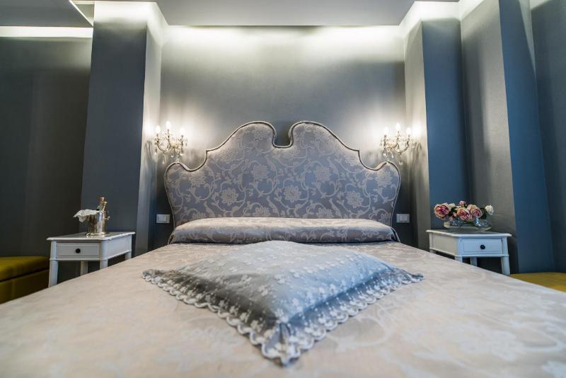 Standard Double Room image 4