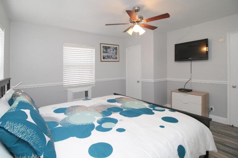 One-Bedroom King Bed image 2