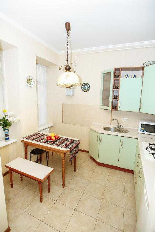 Apartment near Museum - image 11