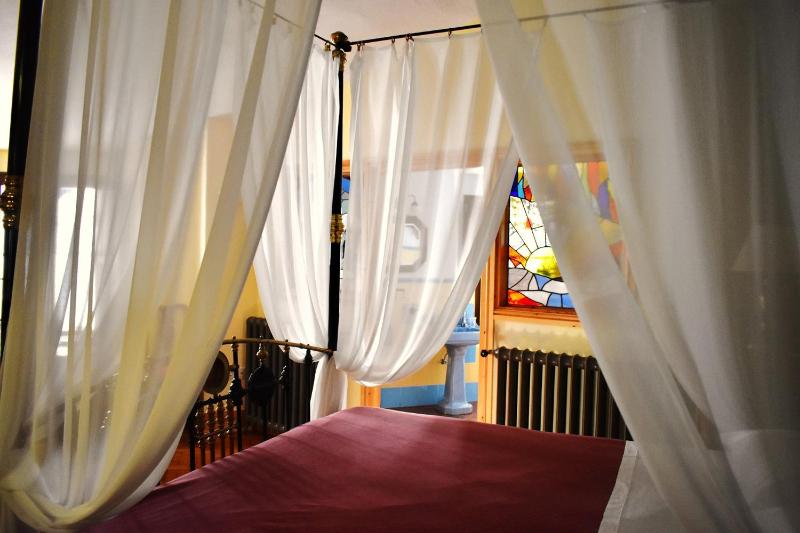 Deluxe Double Room with Bath image 3