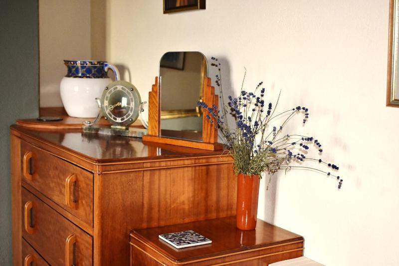 Twin Room with Private Bathroom image 3