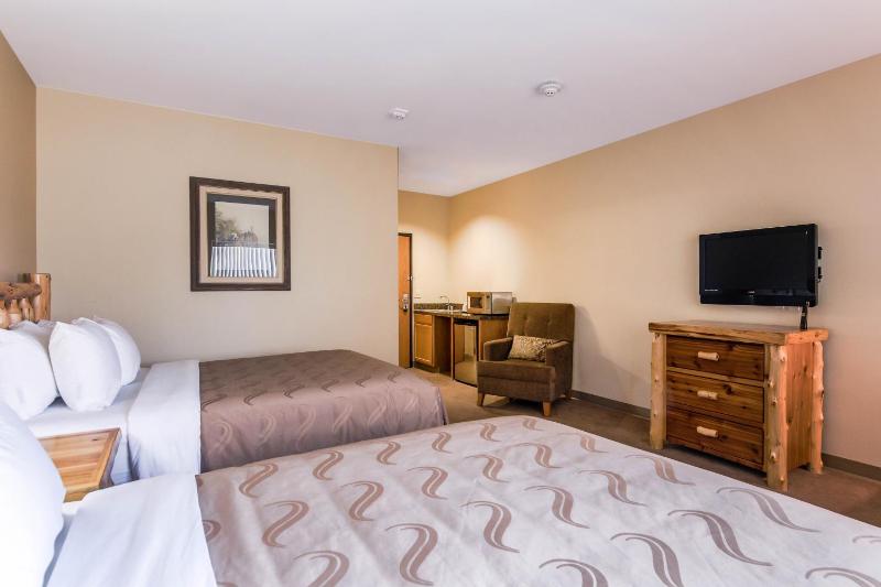 Queen Room with Two Queen Beds - Non-Smoking image 3