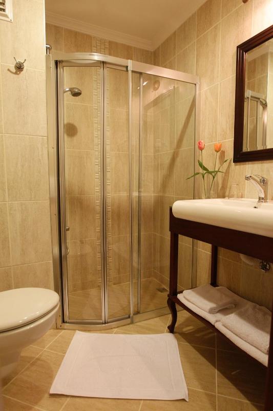 Double or Twin Room image 2