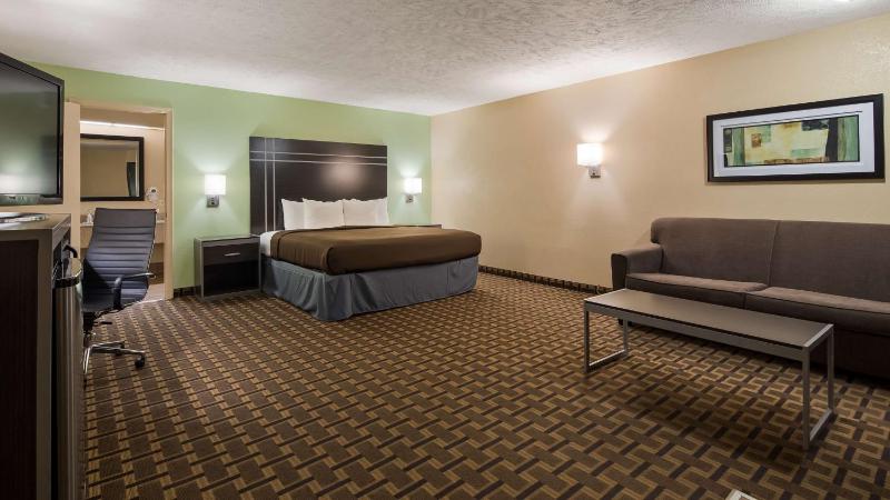 Queen Room with Two Queen Beds - Non-Smoking image 2