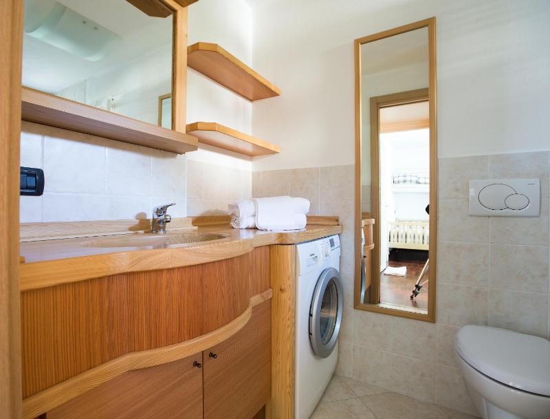 One-Bedroom Apartment image 3
