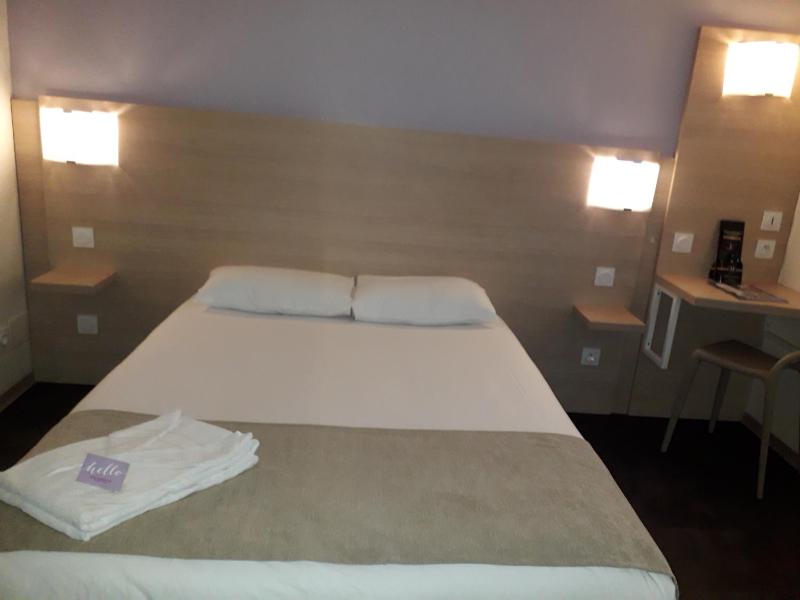 Classic Double Room image 2