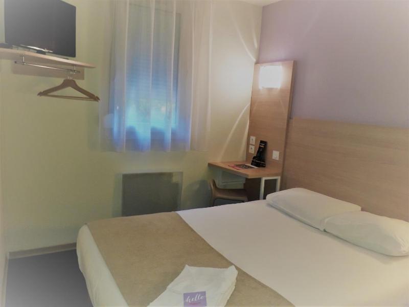 Classic Double Room image 3