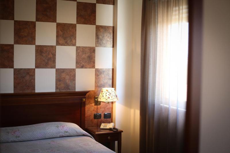 Budget Double or Twin Room image 3