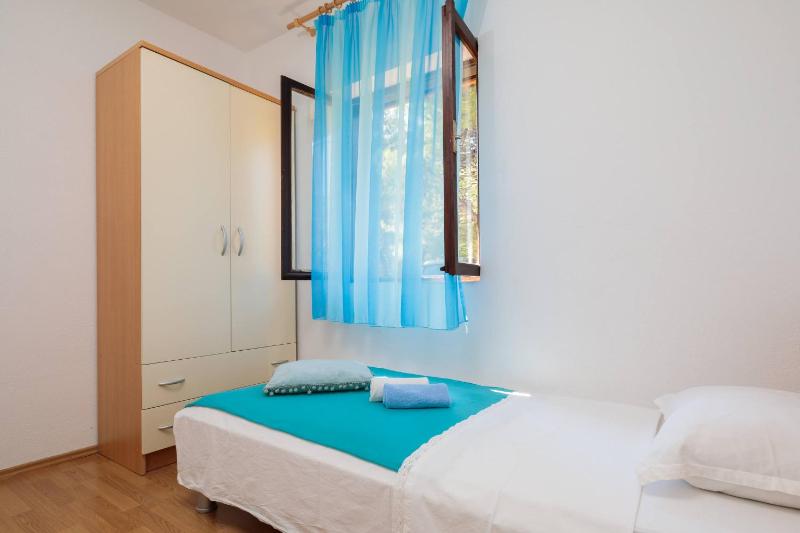 Three-Bedroom Apartment with Terrace and Sea View image 3