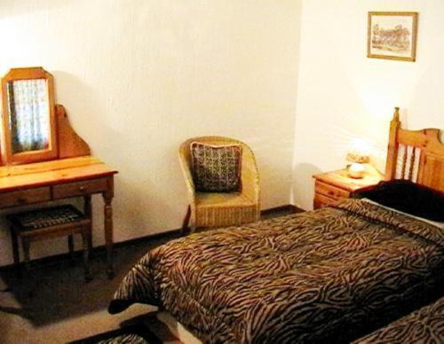 Oaktree Lodge Guest House - image 8