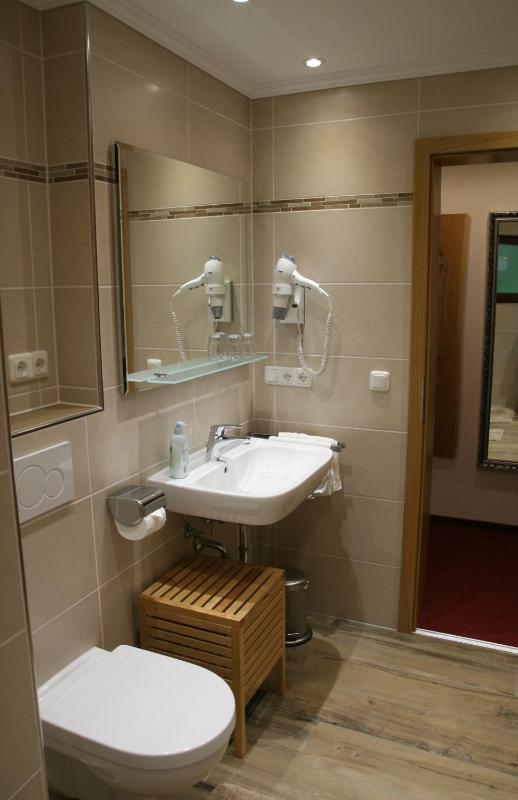 One-Bedroom Suite image 3