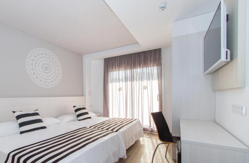 Quadruple Room ( 2 Adults  + 2 Children ) image 3