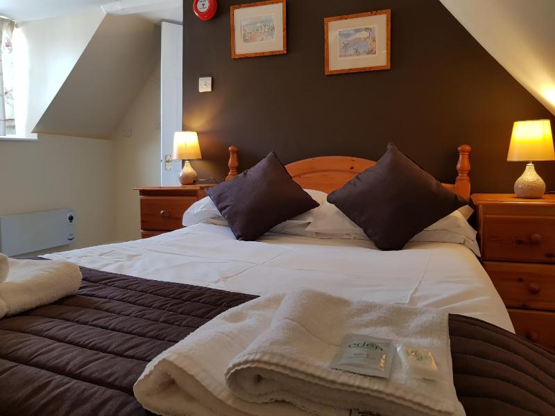 Double Room image 3