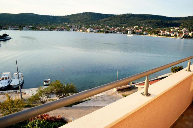 One-Bedroom Apartment with Balcony and Sea View image 2