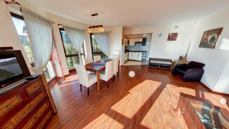 Three-Bedroom Apartment with Jacuzzi, Terrace and Garden image 4