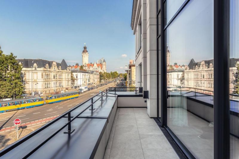 Junior Suite with Balcony image 1