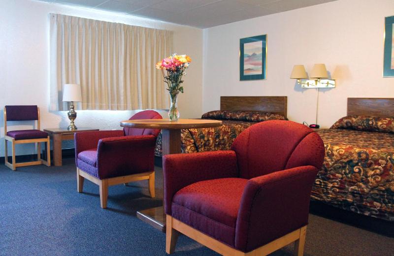 Queen Room with Two Queen Beds image 2