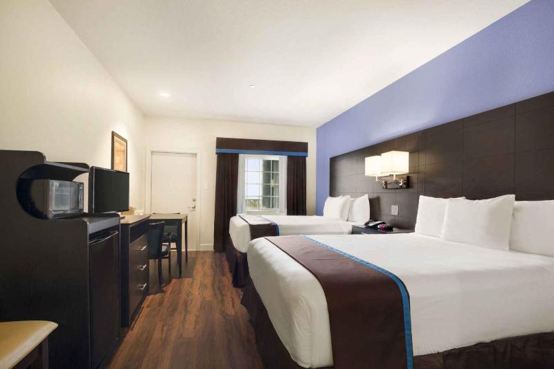 Days Inn & Suites by Wyndham Galveston West/Seawall - image 4