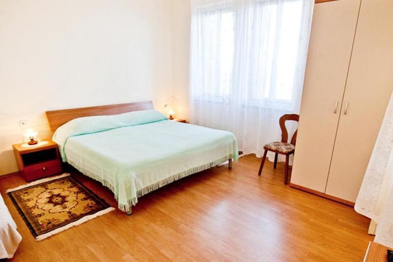 One-Bedroom Apartment with Balcony and Sea View image 2