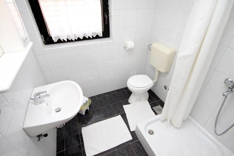 One-Bedroom Apartment with Terrace and Sea View image 1