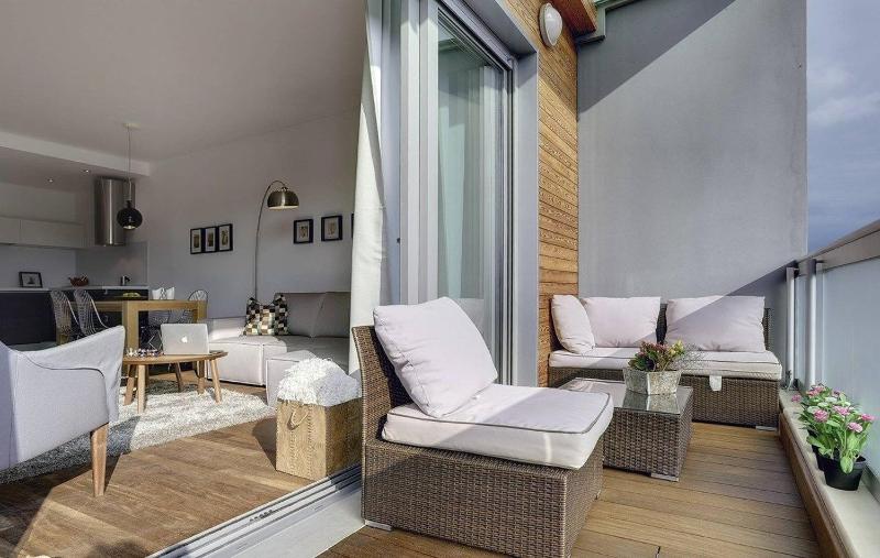 One-Bedroom Apartment image 2