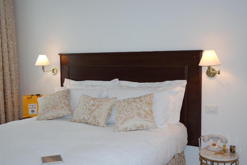 Double Room image 3