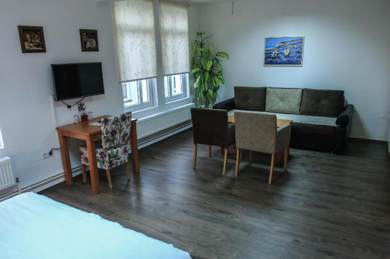 Family Room image 2