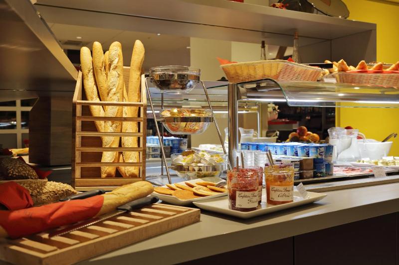 Colmar Hotel - image 19