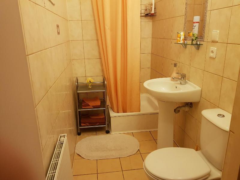 Twin Room with Private Bathroom image 2