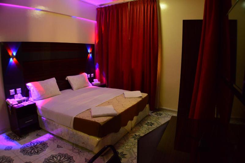 Standard King Room image 1