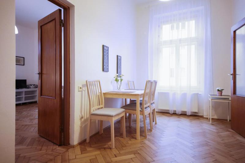Angel City Aparthotel - image 11