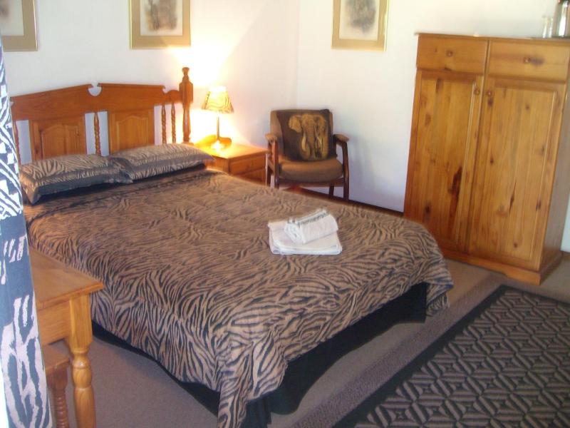 Oaktree Lodge Guest House - image 13