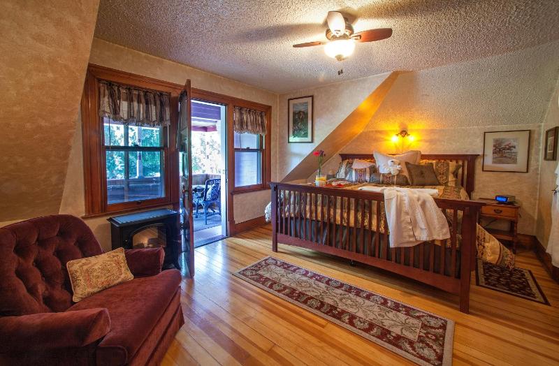 Holden House 1902 Bed & Breakfast Inn - image 38
