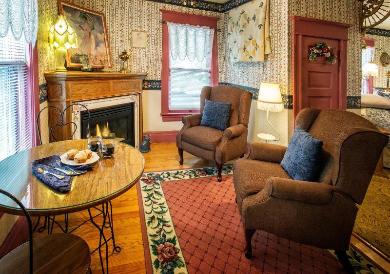Holden House 1902 Bed & Breakfast Inn - image 27