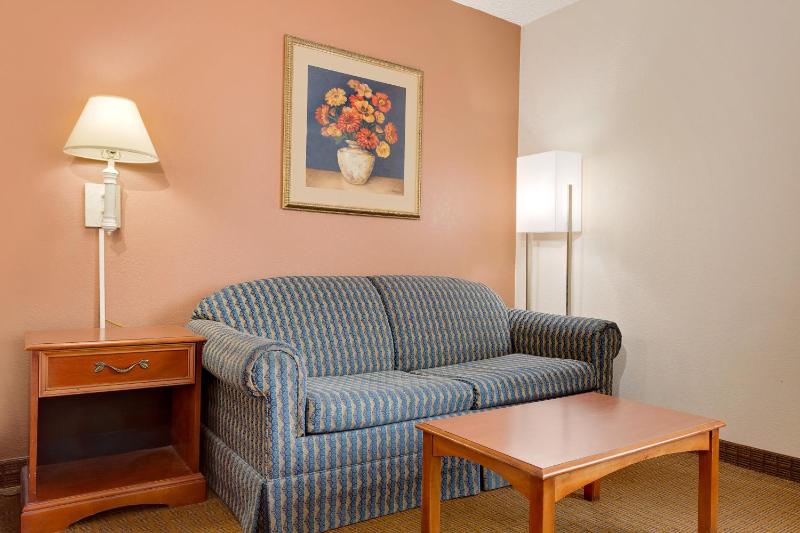 King Room - Non-Smoking image 4