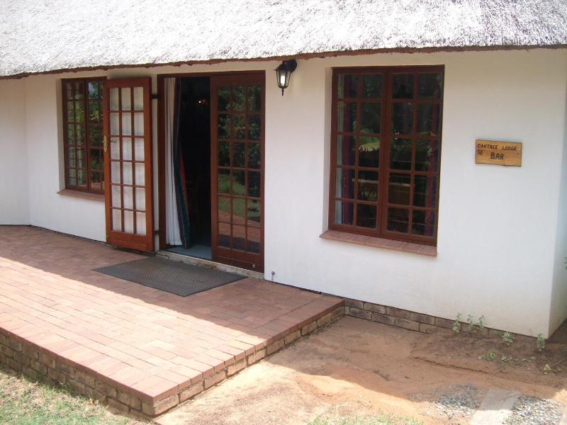 Oaktree Lodge Guest House - image 4