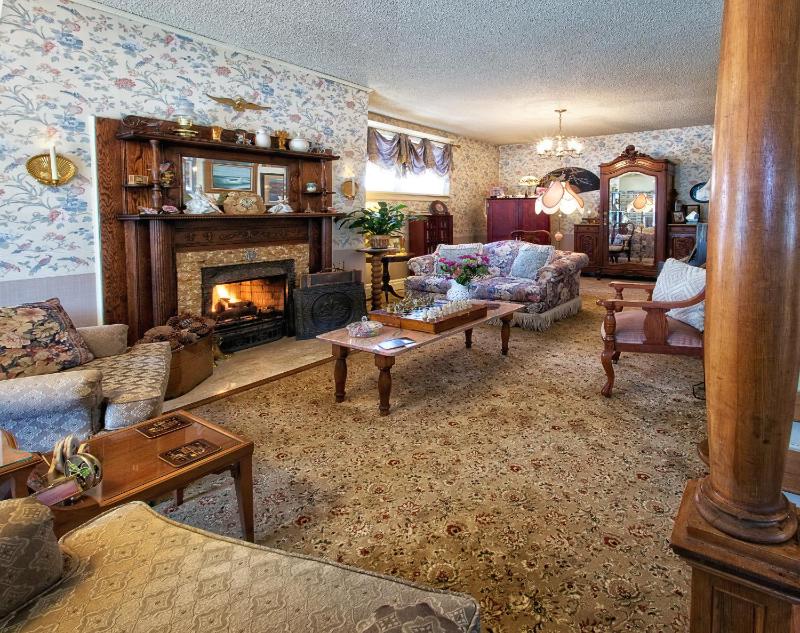 Holden House 1902 Bed & Breakfast Inn - image 9