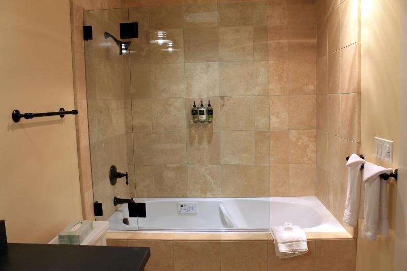 Vintners King + Spa image 3