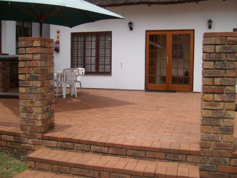 Oaktree Lodge Guest House - image 12