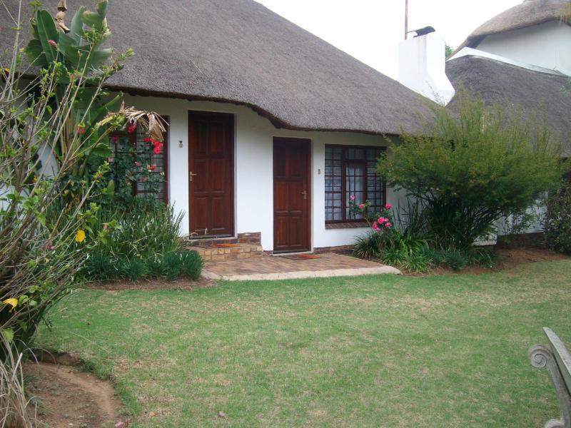 Oaktree Lodge Guest House - image 9