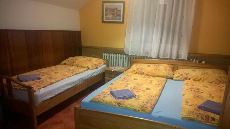 Triple Room with Shared Bathroom image 4
