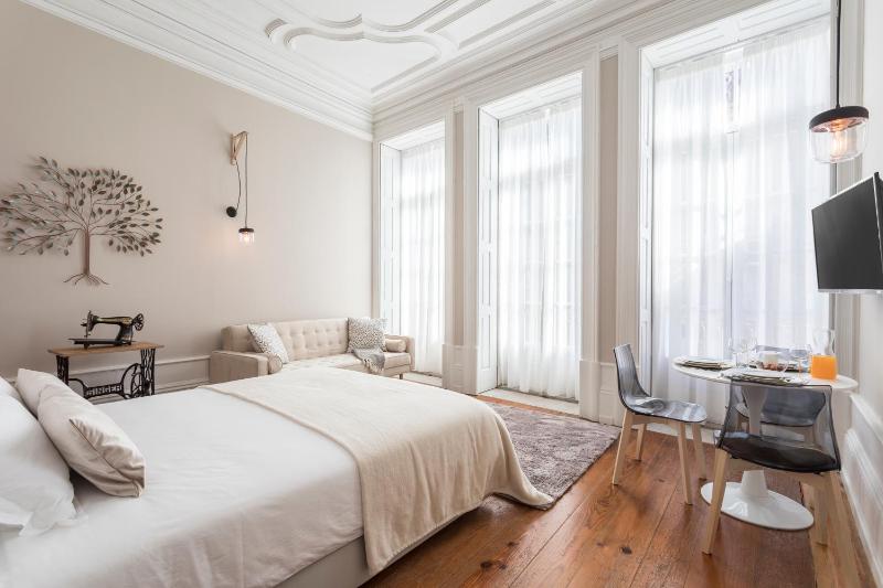 Ribeira Historic Apartments - image 10