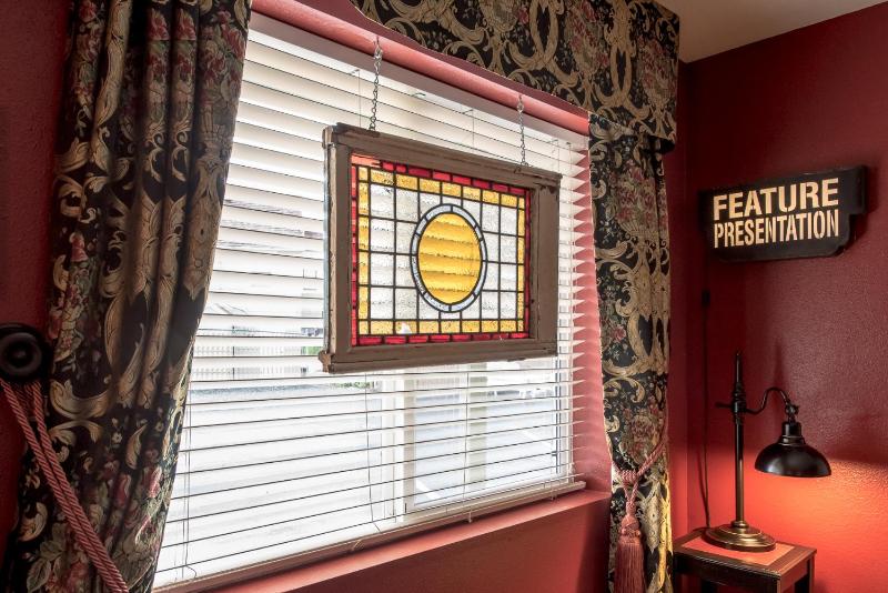 Queen Room - Dog Friendly image 2