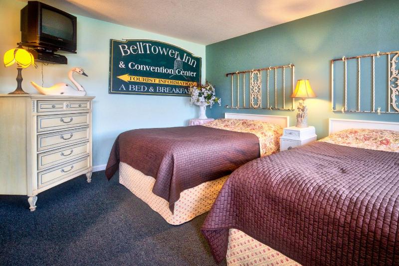 Queen Room with Two Queen Beds - No pets image 2