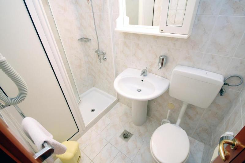 Double Room with Terrace and Sea View   image 2